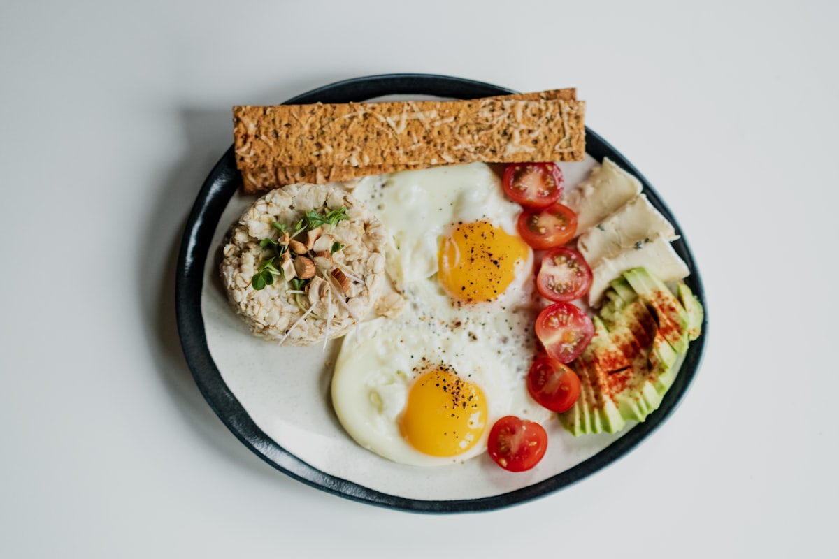 Smoothie bowl con frutta e granola